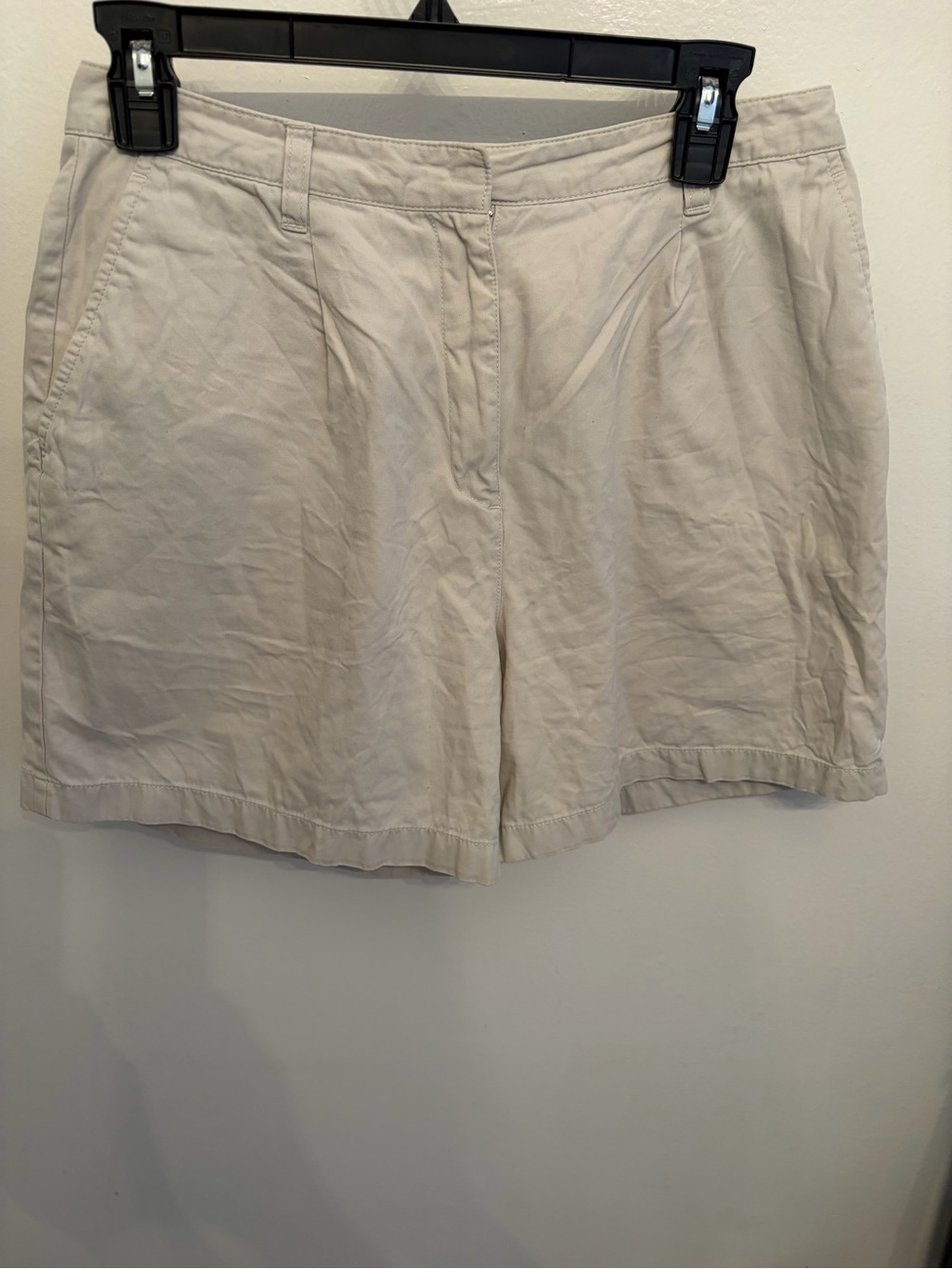 Classic Women's Cotton Ann Taylor Shorts in Light Beige